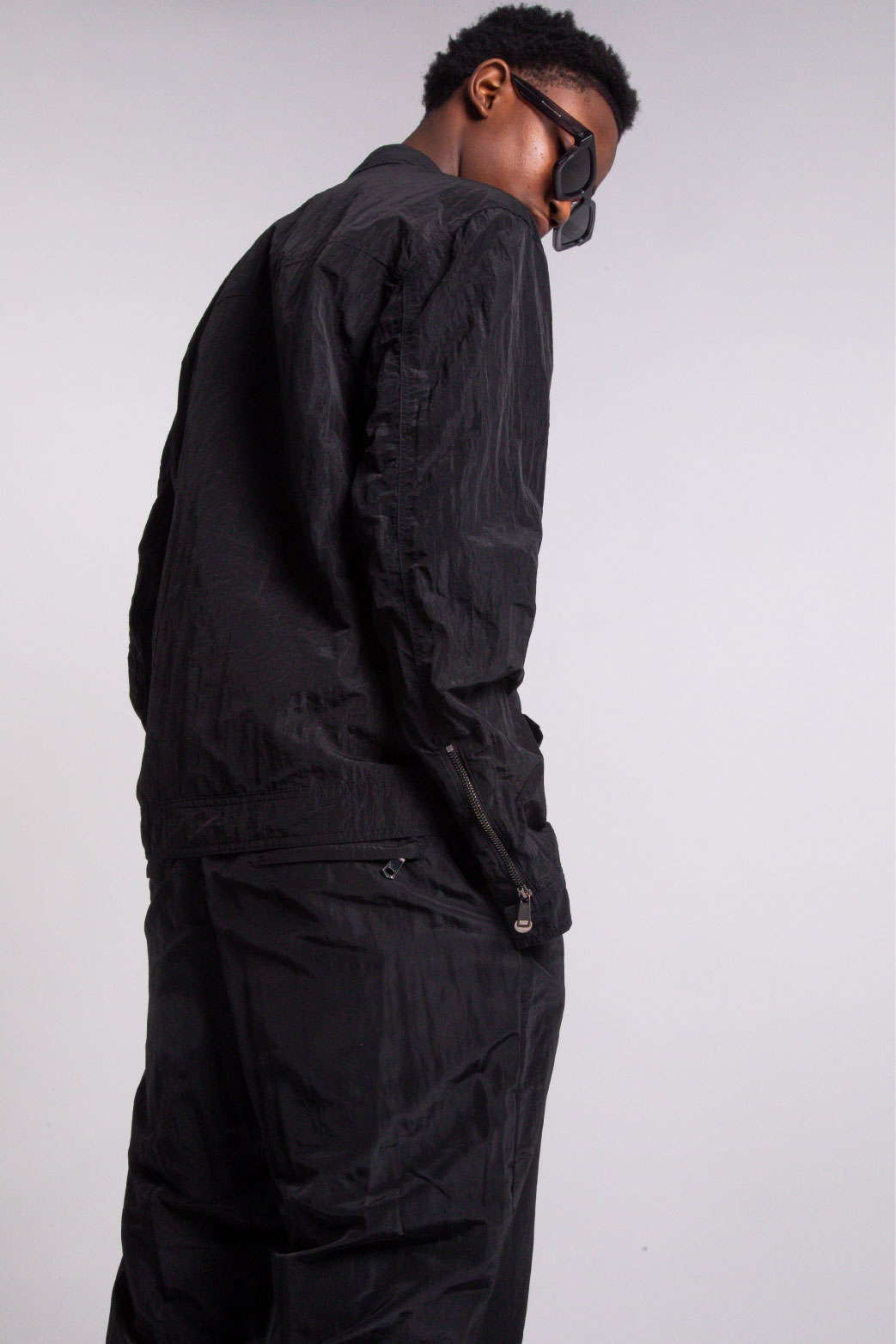 Theta-taperd-cargo-trouser-black-unicolouruse