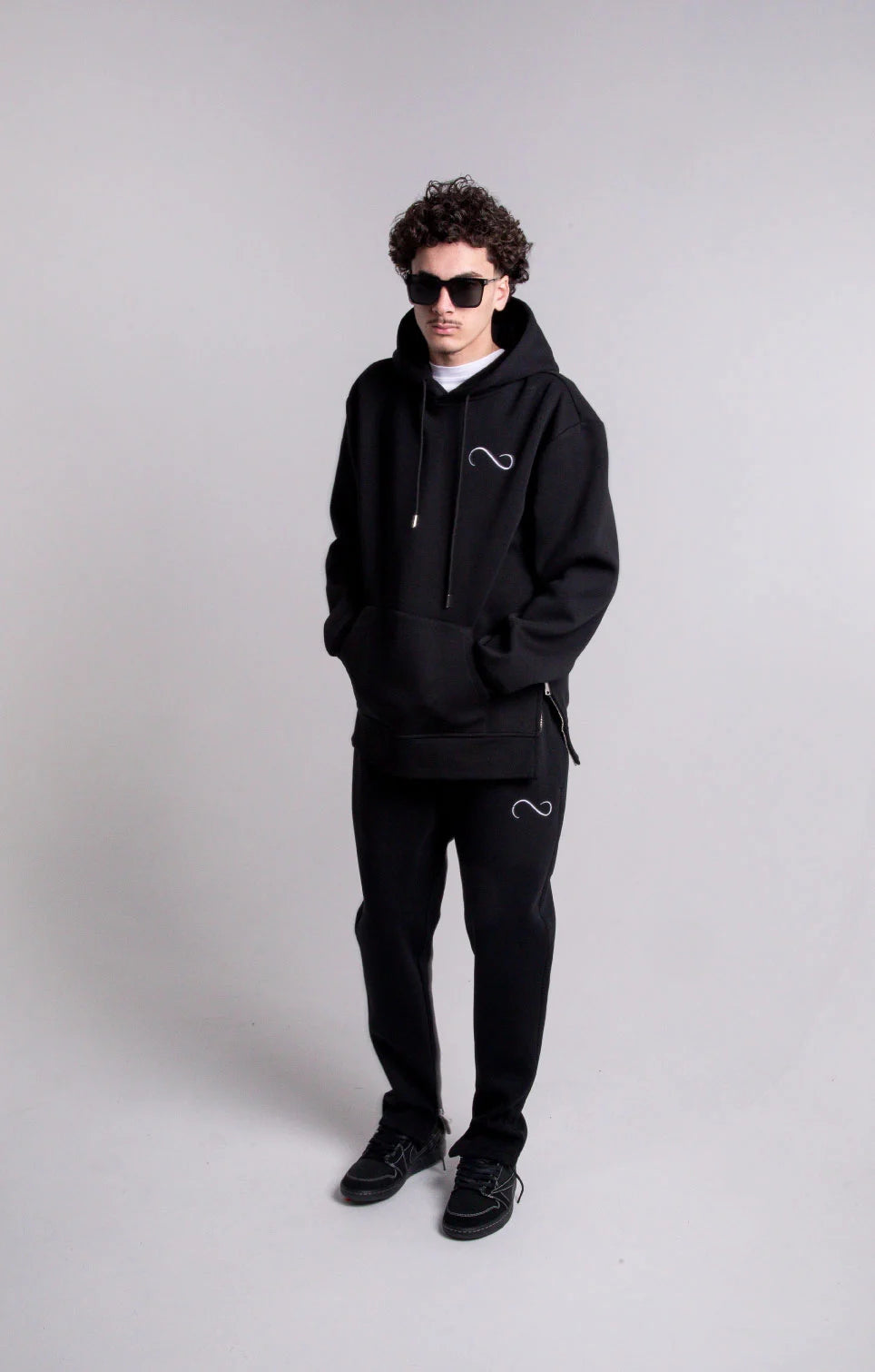 theta-embroidered-heavyweight-tracksuit-black-13