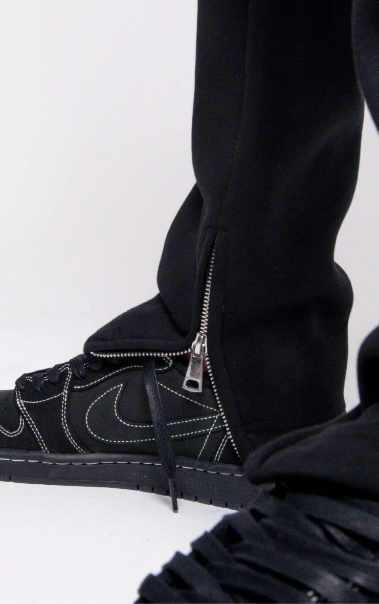 theta-embroidered-heavyweight-tracksuit-black-4