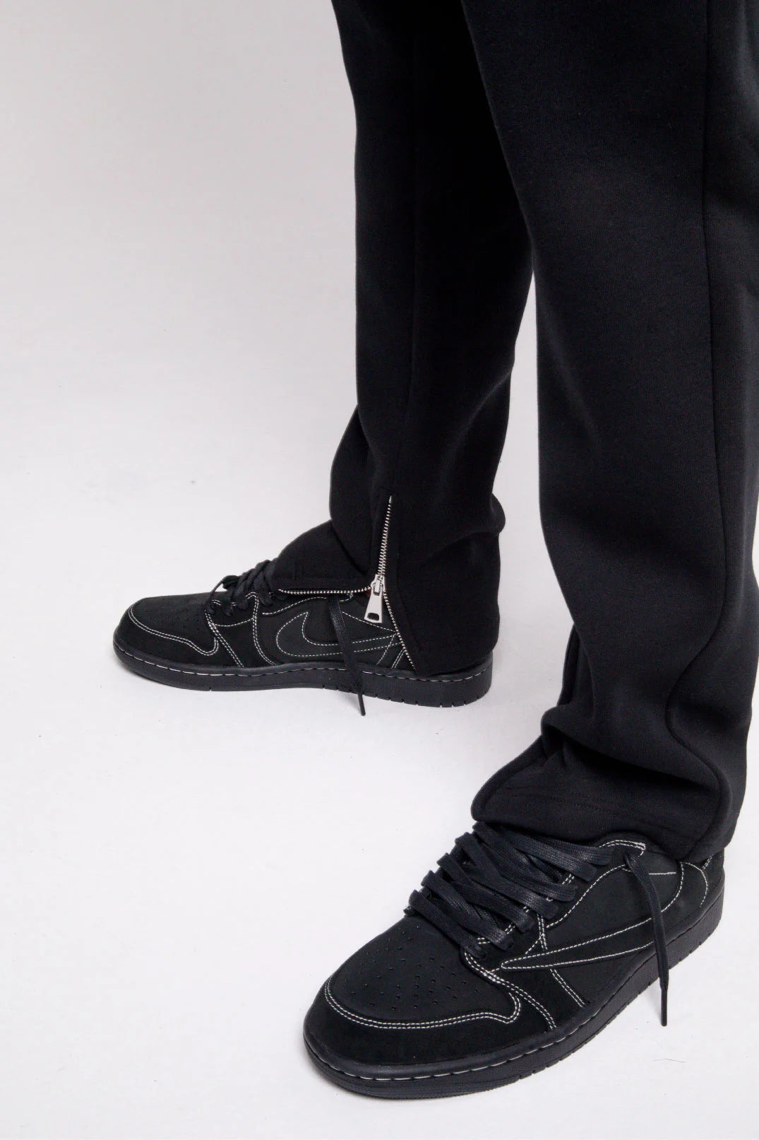 theta-embroidered-heavyweight-tracksuit-black-5