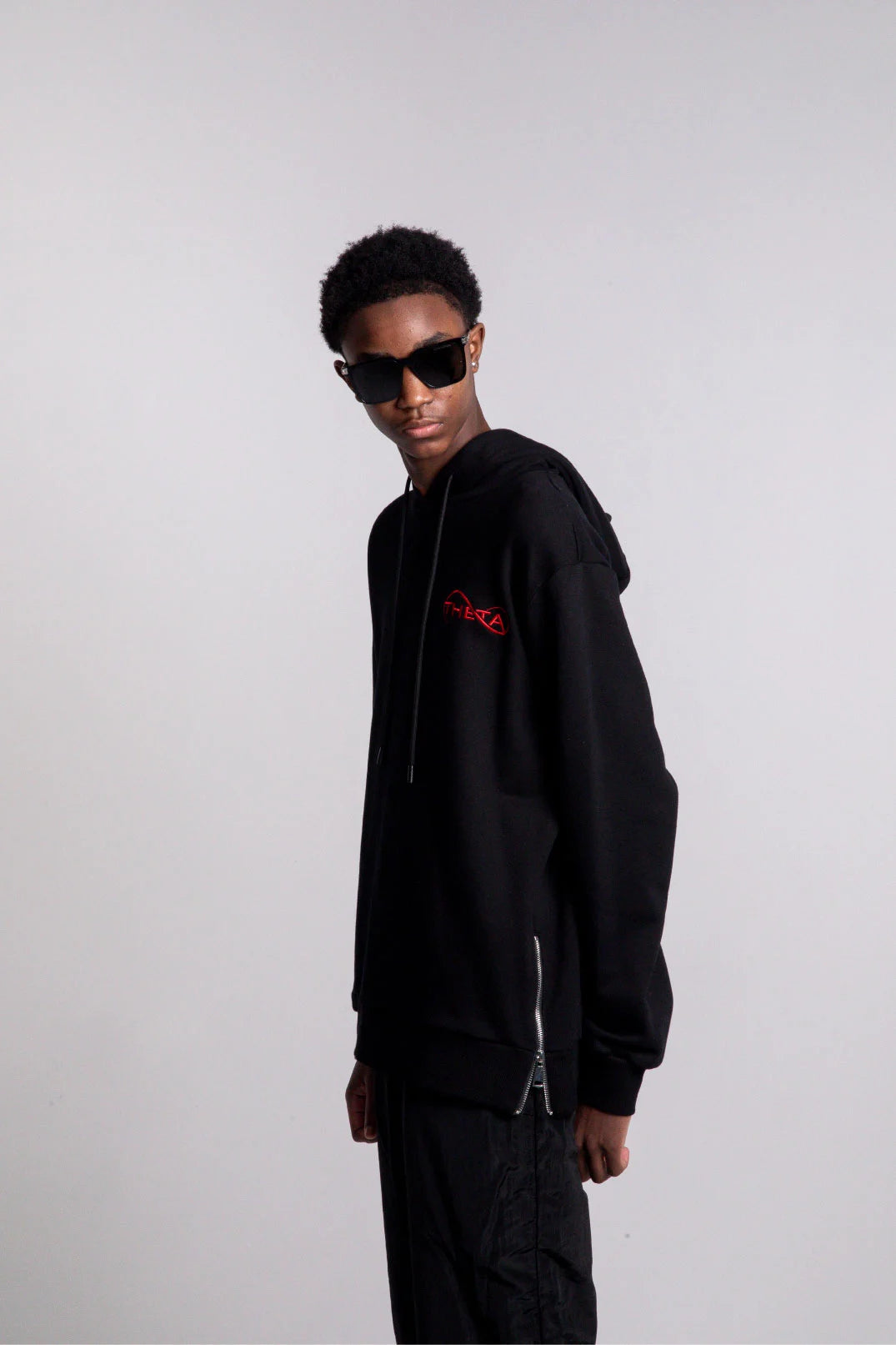 theta-embroidered-hoodie-black10