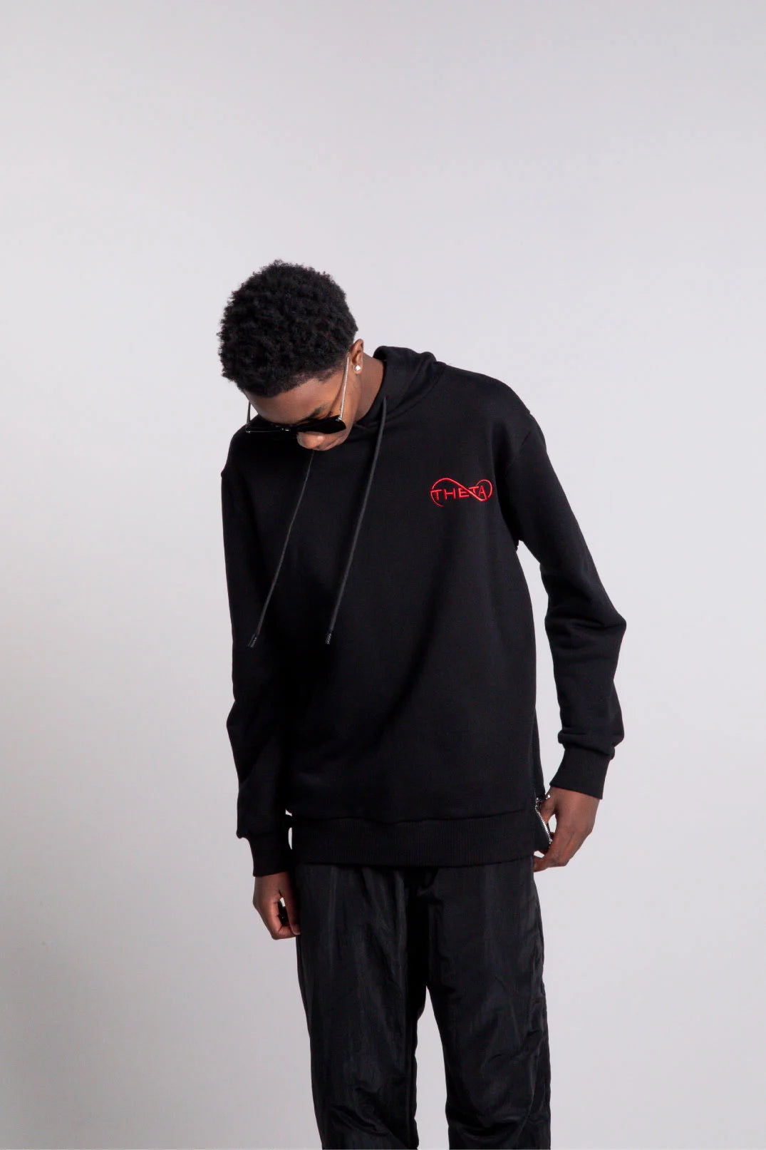 theta-embroidered-hoodie-black9